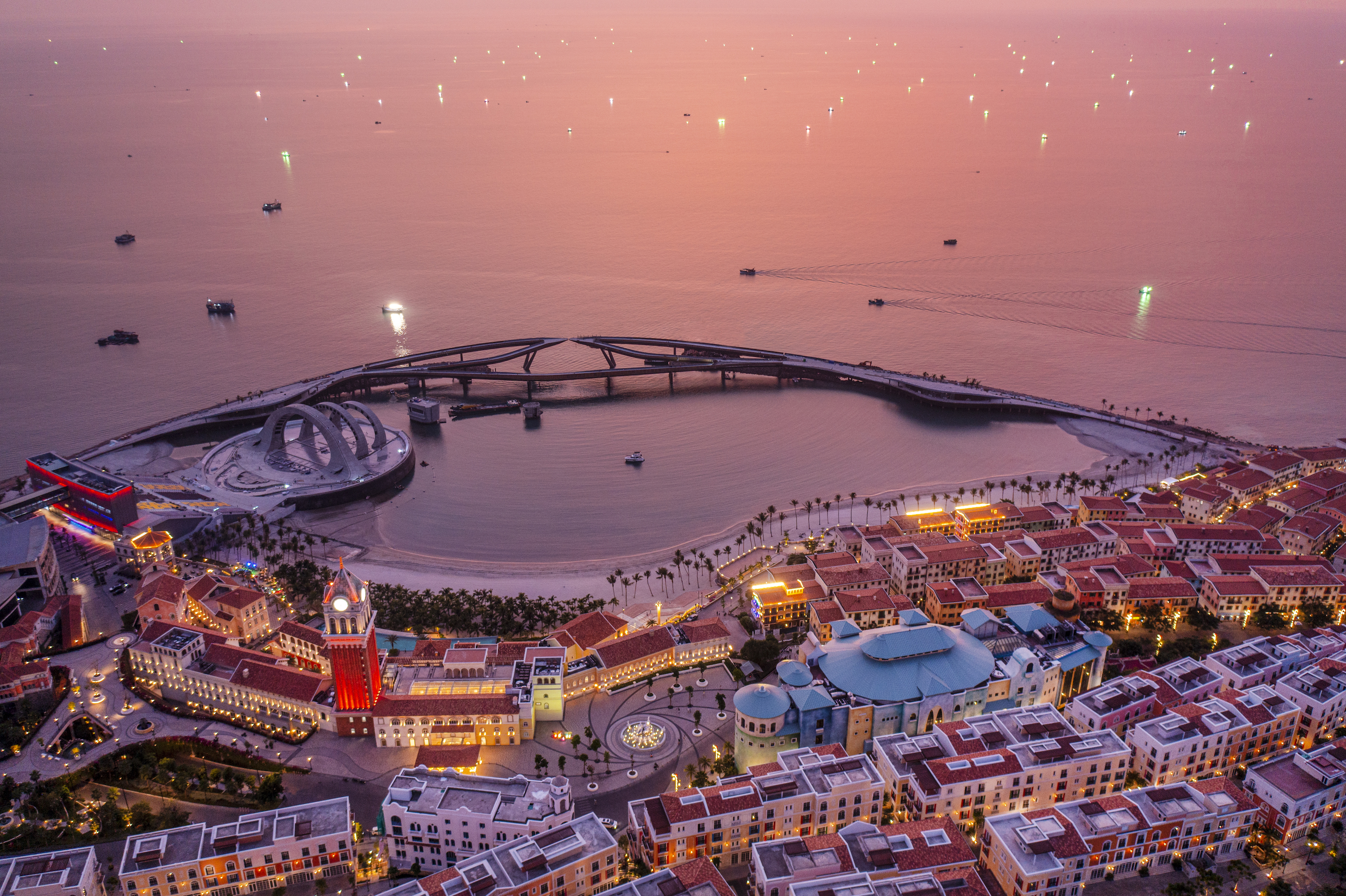 Thị trấn Hoàng Hôn tại nam đảo Phú Quốc là điểm đến được truyền thông Hàn Quốc ca ngợi. Ảnh: SG