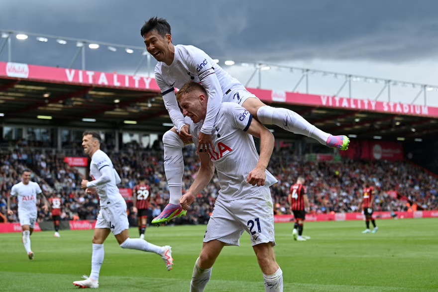 Tottenham đang tạm dẫn đầu Premier League sau 8 vòng đầu tiên.  Ảnh: AFP 