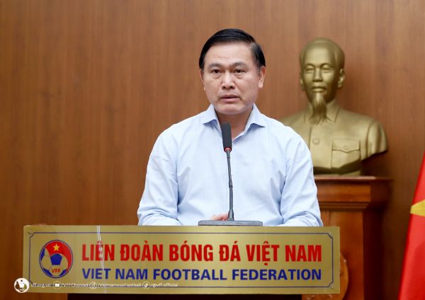 Ông Trần Anh Tú - Phó Chủ tịch VFF chia sẻ kế hoạch sử dụng VAR tại giải vô địch quốc gia mùa giải 2023-2024. Ảnh: VFF