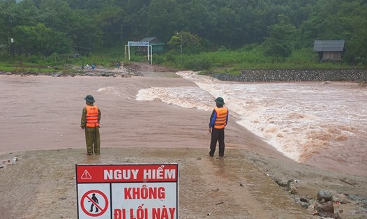 Mưa lớn gây chia cắt ở khu vực biên giới Quảng Bình. Ảnh: P.Long