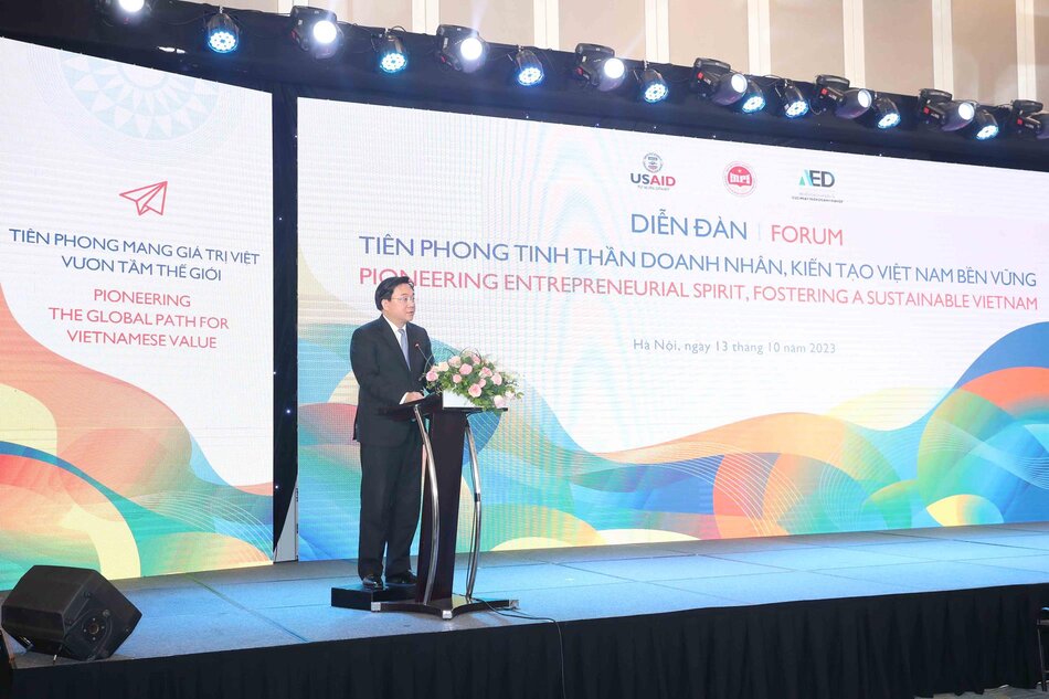 Thứ trưởng Trần Duy Đông phát biểu tại Diễn đàn Tiên phong tinh thần doanh nhân, kiến tạo Việt Nam bền vững. Ảnh: MPI 