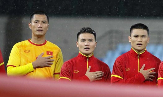 Tiền vệ Quang Hải dính chấn thương trong trận gặp Uzbekistan. Ảnh: VFF