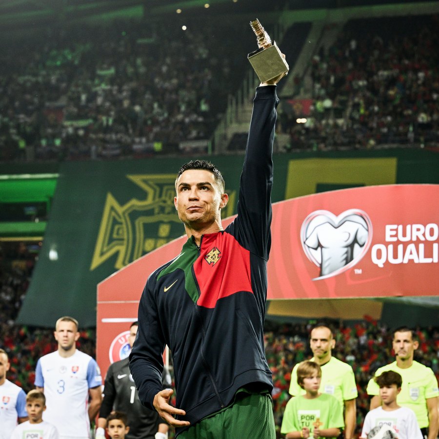 Ronaldo đánh dấu trận thứ 200 trong màu áo đội tuyển quốc gia bằng cột mốc 125 bàn thắng. Ảnh: BR Football