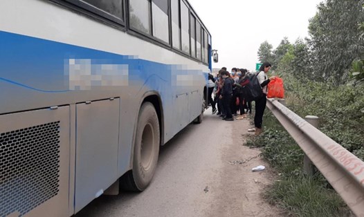 Tài xế xe khách dừng đón, trả khách trên cao tốc Hà Nội - Bắc Giang đã bị Phòng CSGT, Công an tỉnh Bắc Giang xử phạt, tước GPLX 3 tháng. Ảnh: Vân Trường