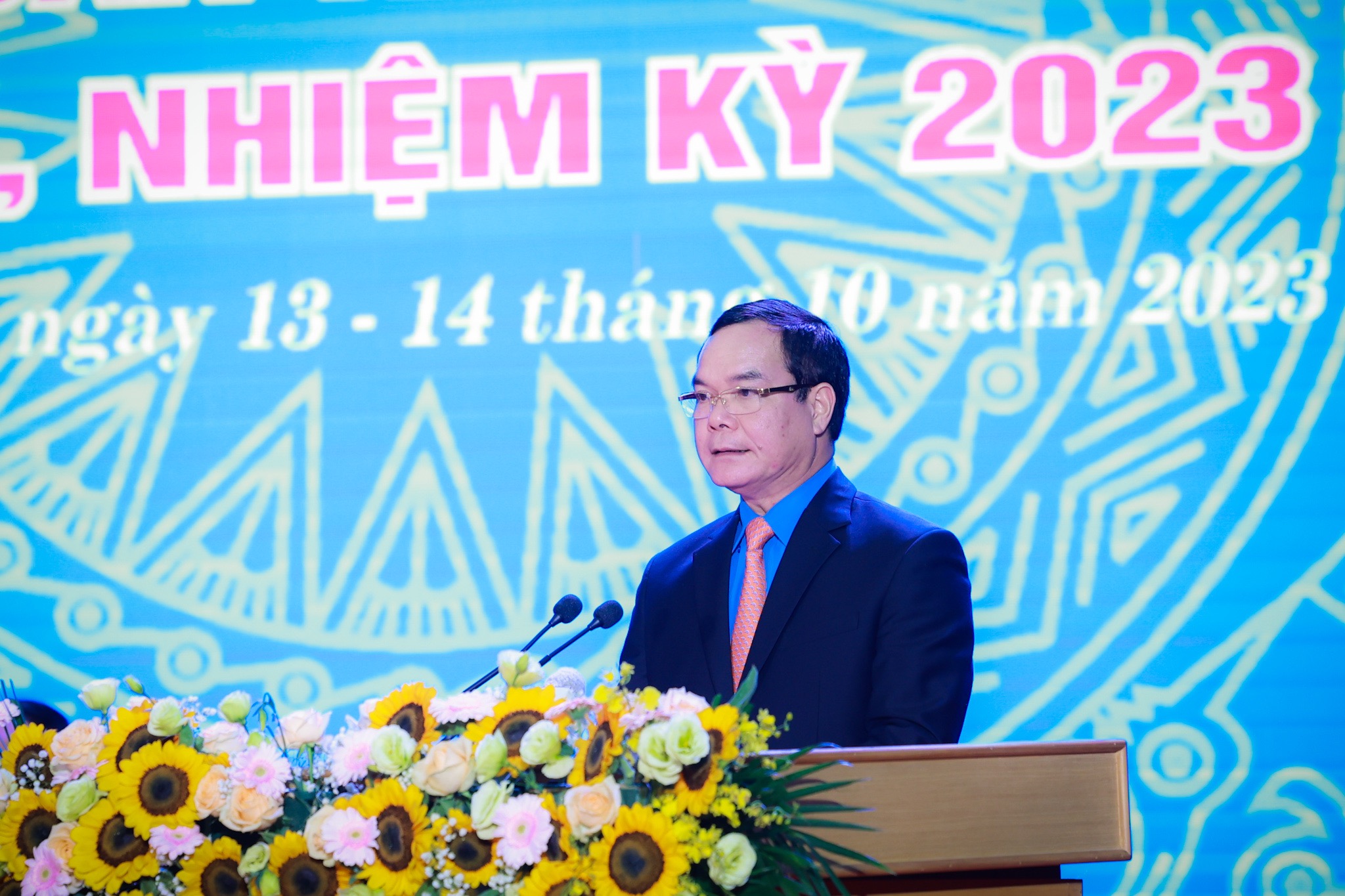 Chủ tịch Tổng LĐLĐVN Nguyễn Đình Khang phát biểu chỉ đạo tại Đại hội XIX Công đoàn tỉnh Hưng Yên, nhiệm kỳ 2023-2028. Ảnh: Hải Nguyễn