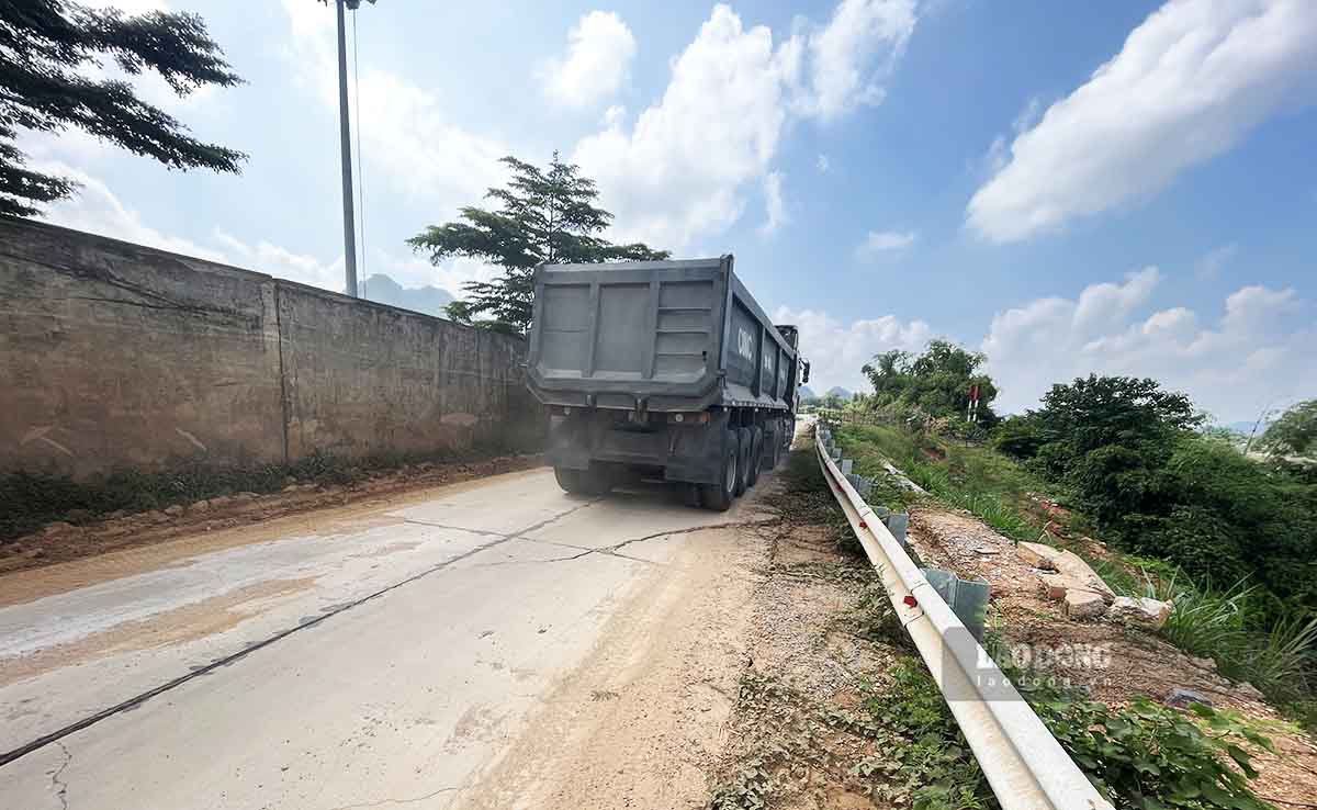 Trong khi đó, thông tin tới PV, Đội Cảnh sát giao thông (Công an huyện Sơn Dương) cho biết, trước đó đơn vị này cũng đã kiểm tra, xử lý một số phương tiện quá tải trên tuyến DH04. Với các phương tiện cơi nới thành thùng thì có thể phạt nguội bằng hình ảnh còn xác định quá tải hay không thì rất khó, chỉ có thể cân trực tiếp.