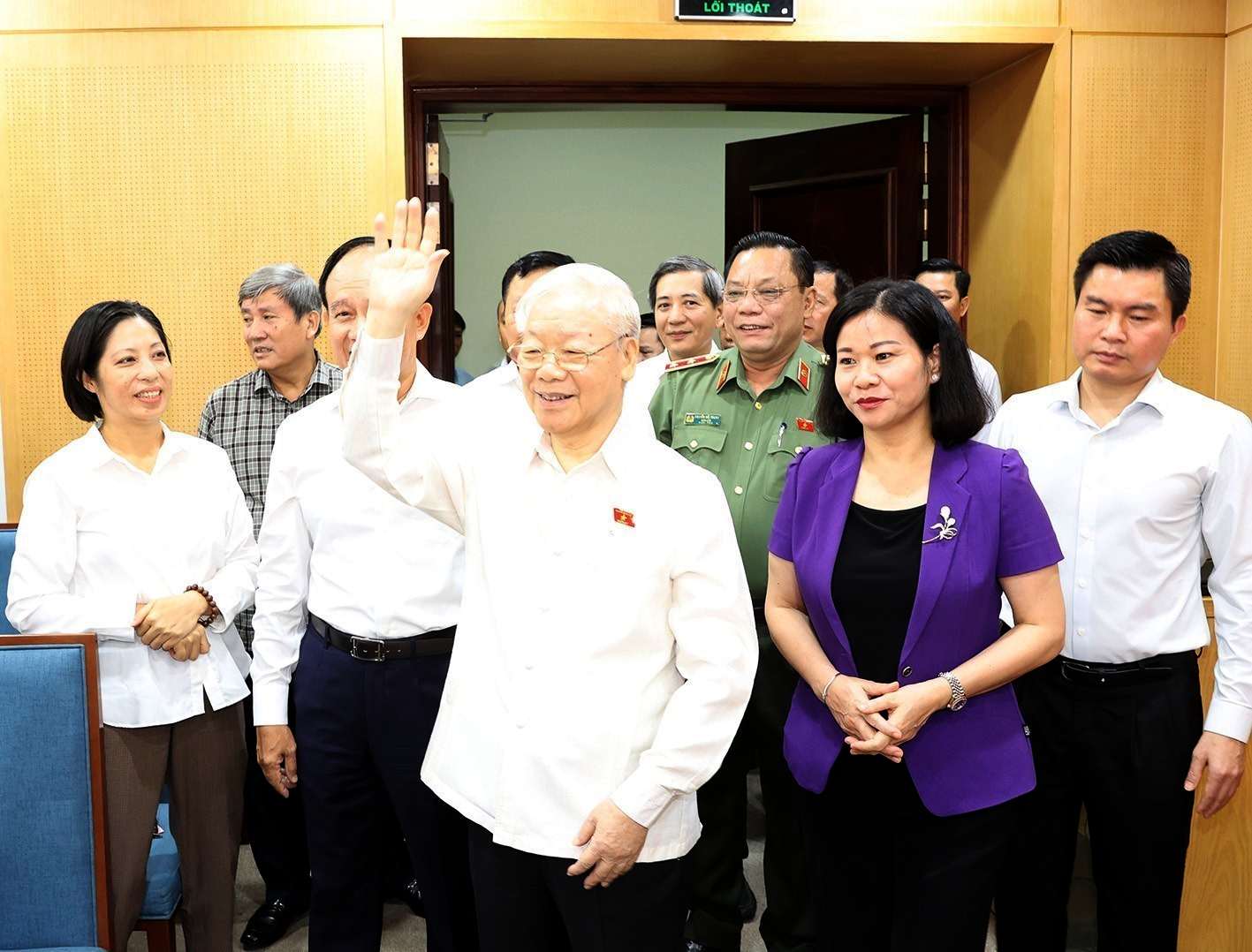 Tổng Bí thư Nguyễn Phú Trọng tiếp xúc cử tri TP Hà Nội tại Đống Đa. Ảnh: Trí Dũng