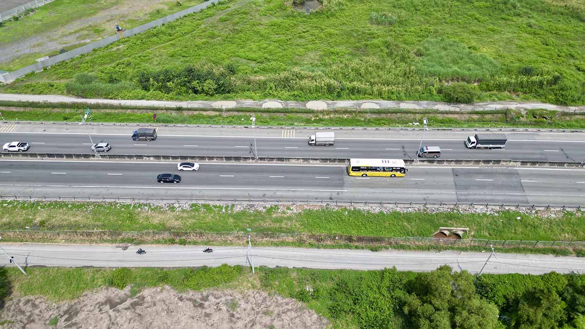 Về quy mô đầu tư, sẽ mở rộng tuyến cao tốc TP.HCM - Trung Lương giai đoạn 2 thêm 4 làn xe để đạt quy mô 8 làn xe cao tốc và 2 làn dừng khẩn cấp. Tốc độ thiết kế 120km/h. Sơ bộ tổng mức đầu tư khoảng 9,765 tỉ đồng từ nguồn vốn ngân sách nhà nước giai đoạn 2021-2025 và giai đoạn 2026-2030 của Bộ Giao thông vận tải.