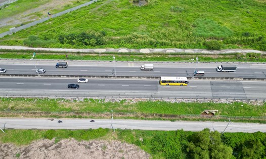 Cao tốc TPHCM - Trung Lương (giai đoạn 1) có 4 làn xe lưu thông và 2 làn dừng khẩn cấp. Ảnh: Hữu Chánh