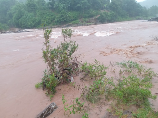 Tình hình mưa lũ tại Quảng Bình đang diễn biến phức tạp, nhiều địa bàn huyện Minh Hoá đã bị chia cắt do nước lũ dâng cao. Ảnh: Đức Trí