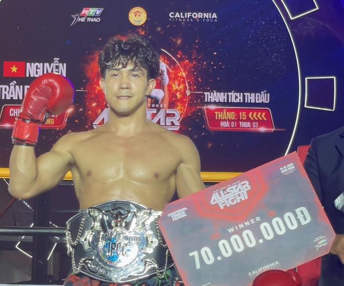 Nguyễn Trần Duy Nhất tiếp tục làm rạng danh Muay Việt Nam bằng việc đánh bại tay đấm mạnh của Thái Lan để đoạt đai IPCC. Ảnh: HTV Thể thao