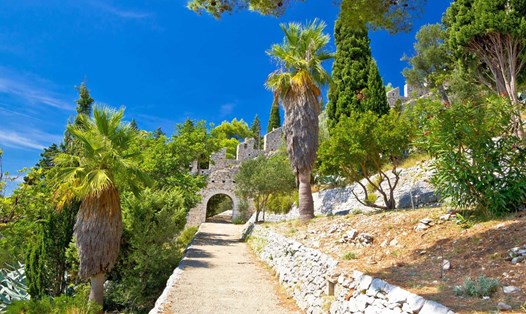 Con đường đi dạo đẹp như mơ. Ảnh: TheCroatianNationalTouristBoard