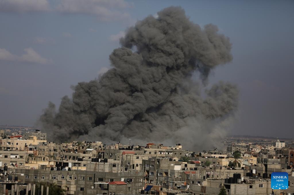 Khói bốc lên sau cuộc không kích của Israel vào thành phố Rafah, phía nam Dải Gaza, ngày 11.10.2023. Ảnh: Xinhua