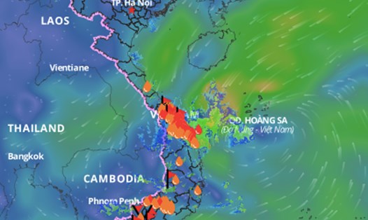 Vùng áp thấp đang di chuyển chậm trên Biển Đông. Ảnh: VNDMS.