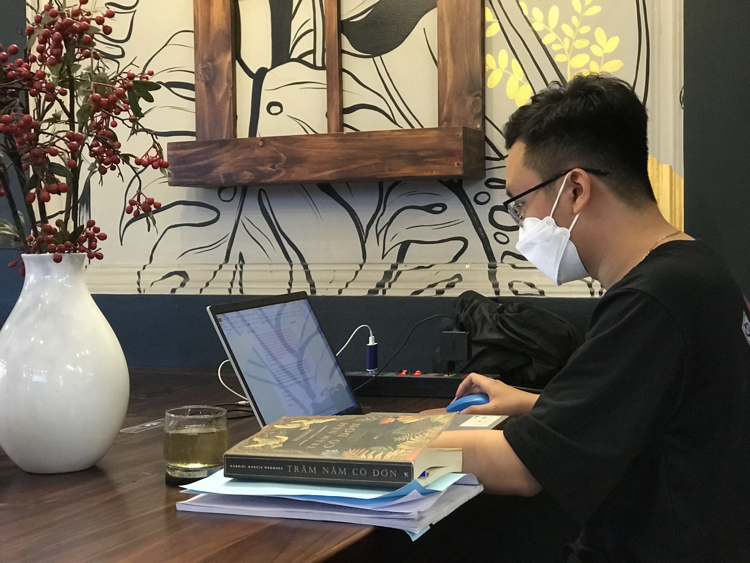 Gen Z quan tâm đến môi trường làm việc, cơ hội thăng tiến hơn tiền lương khi đi làm. Ảnh: NVCC