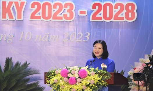 Bà Phan Thị Thúy Linh, Chủ tịch LĐLĐ thành phố Đà Nẵng phát biểu nhận nhiệm vụ tại Đại hội. Ảnh: Tường Minh