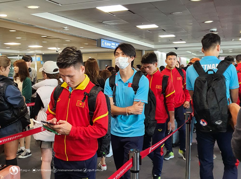 Đội tuyển Việt Nam có mặt tại Hàn Quốc, chuẩn bị cho trận gặp đội tuyển nước chủ nhà. Ảnh: VFF