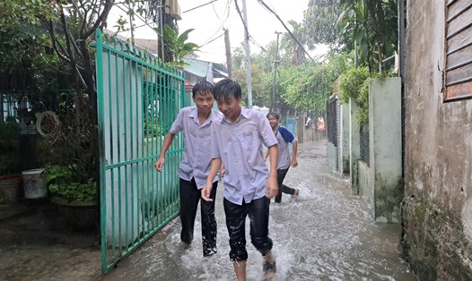 Đà Nẵng tiếp tục cho học sinh nghỉ học phòng mưa lớn. Ảnh: Nguyễn Linh