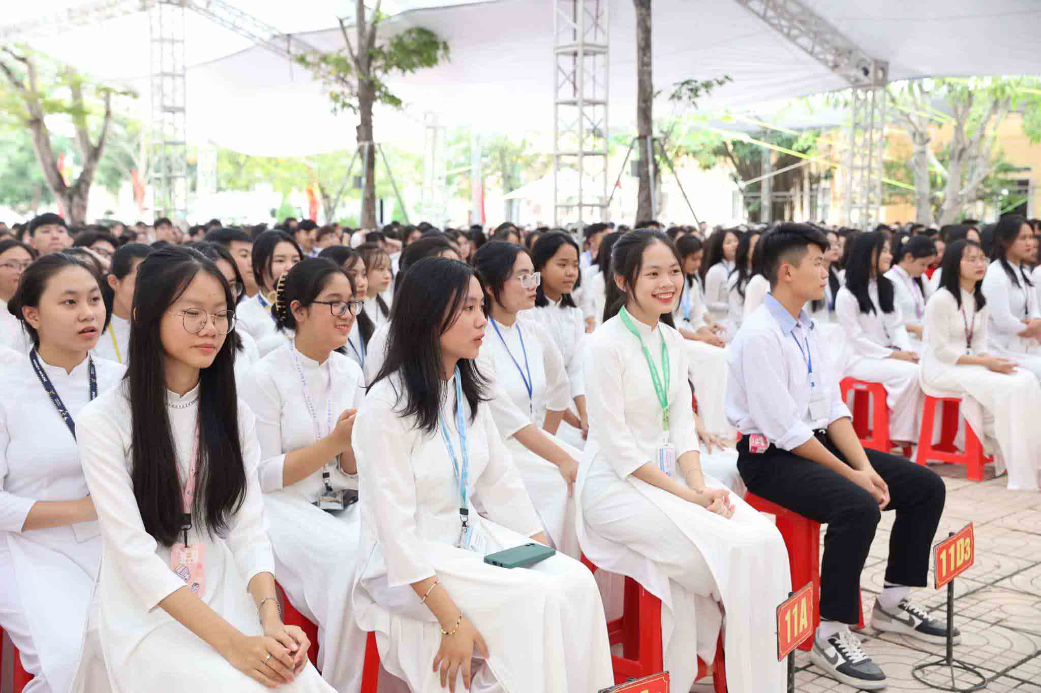 Đông đảo học sinh tham dự chương trình. Ảnh: Quang Đại
