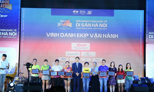 Lễ bế mạc vinh danh vận động viên xuất sắc tại giải marathon Quốc tế Di sản Hà Nội. Ảnh: Hanoi Marathon
