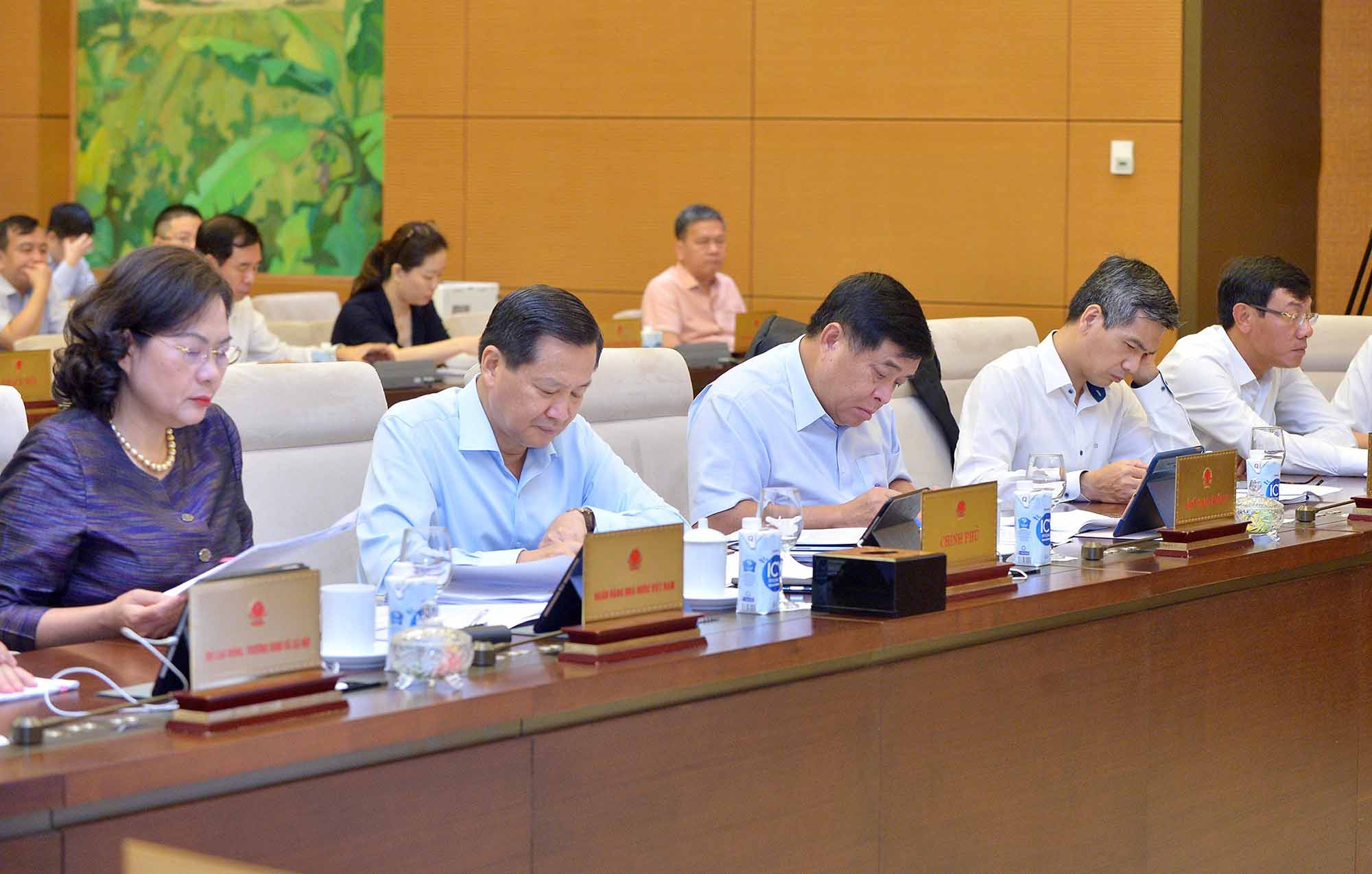 Phó Thủ tướng Chính phủ Lê Minh Khái và các đại biểu tham dự phiên họp. Ảnh: Phạm Thắng/QH