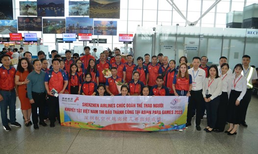 Đoàn thể thao người khuyết tật Việt Nam lên đường dự Asean Para Games 4. Ảnh: Thái Dương