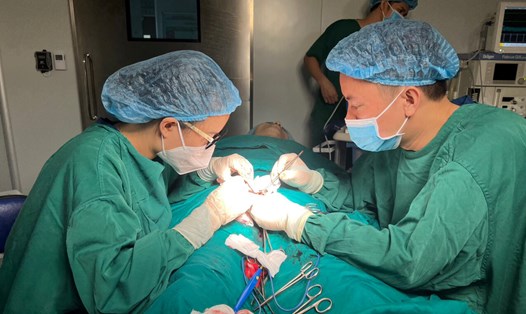 Một ca phẫu thuật tại Bệnh viện Sản Nhi tỉnh Phú Thọ. Ảnh: Bệnh viện cung cấp
