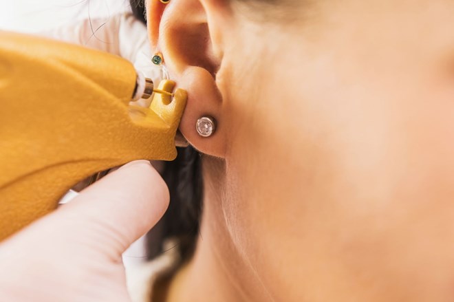 5 số tránh việc ăn sau thời điểm bấm lỗ tai