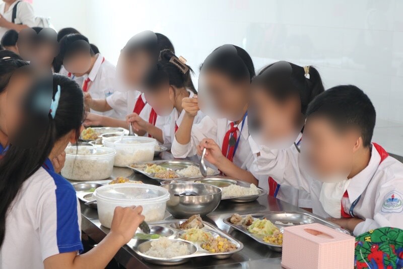 Sau phản ánh của phụ huynh, suất cơm bán trú của học sinh Trường THCS Yên Nghĩa (Hà Đông, Hà Nội) đã được cải thiện. Ảnh: Vân Trang 