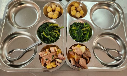 Quận Hà Đông kiểm tra đột xuất vụ bữa ăn "lèo tèo" của học sinh Hà Nội. Ảnh: Phụ huynh cung cấp