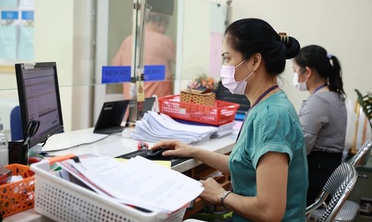 Người dân được phép gián đoạn đóng bảo hiểm y tế tối đa không quá 03 tháng, thì vẫn có thể được tính là đã tham gia bảo hiểm y tế 05 năm liên tục. Ảnh: Hải Nguyễn