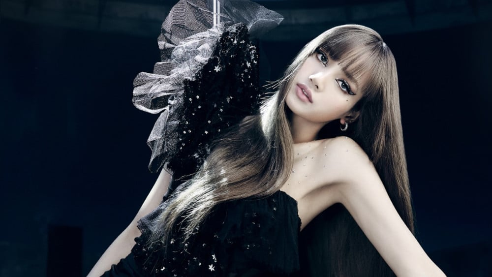 Lisa (Blackpink) vui chơi qua đêm tại câu lạc bộ “hot” nhất Bangkok