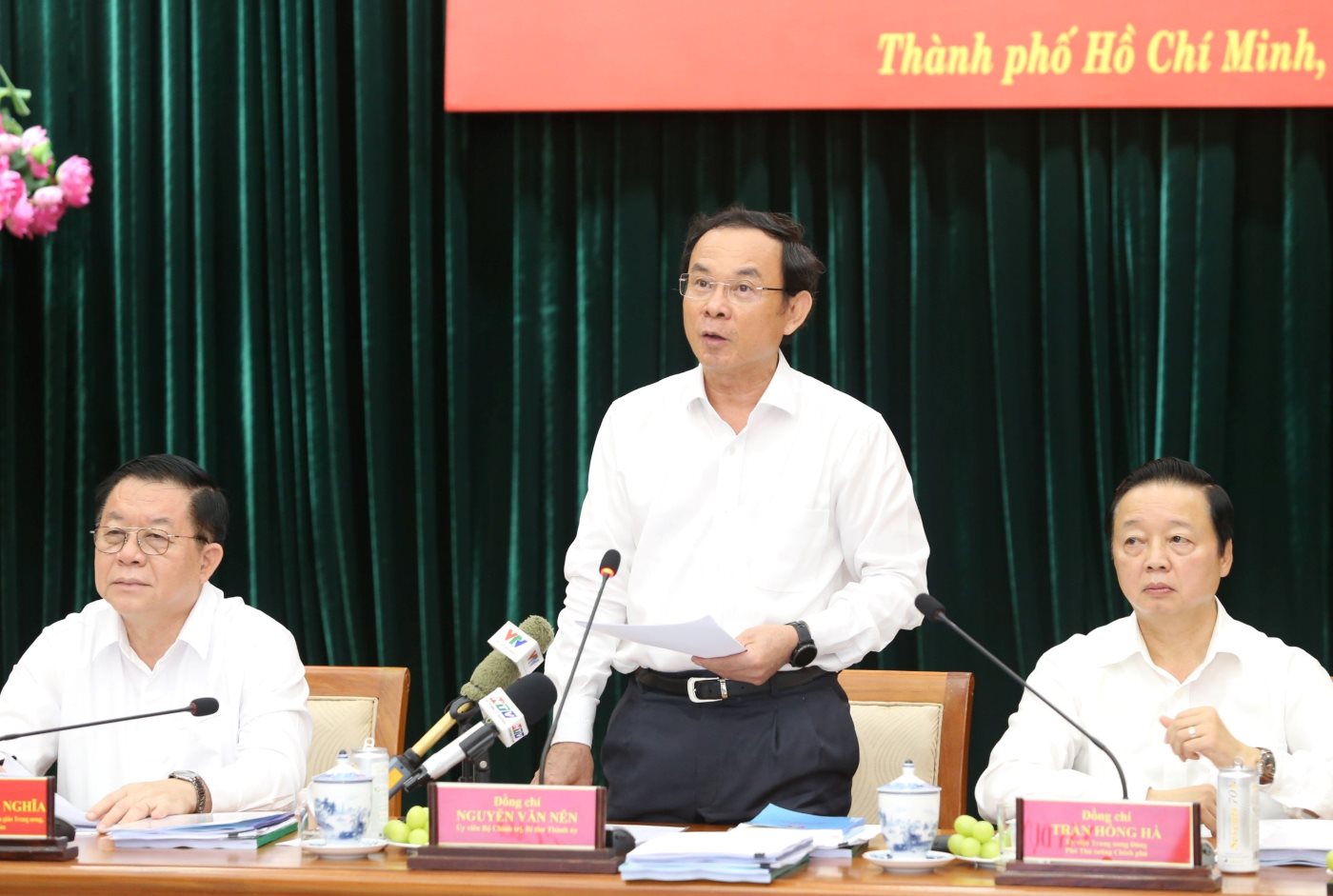 Bí thư Thành ủy TPHCM Nguyễn Văn Nên phát biểu tại hội nghị. Ảnh: Ngô Tùng