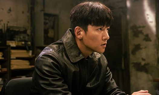 Ji Chang Wook vào vai cảnh sát trong "Tội ác kinh hoàng". Ảnh: Nhà sản xuất