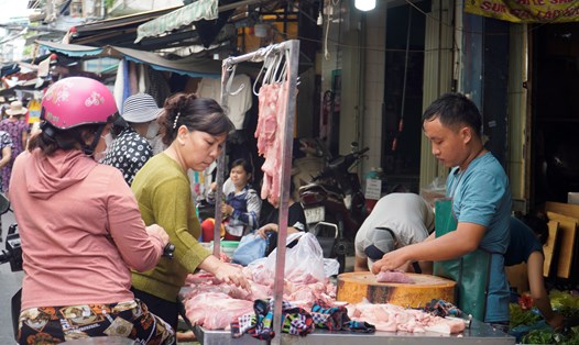 Giá thịt heo ở chợ truyền thống TPHCM ở mức cao. Ảnh: Hạ Mây