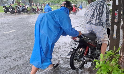 Học sinh Đà Nẵng đã được đi học lại sau mưa lũ. Ảnh: Nguyễn Linh
