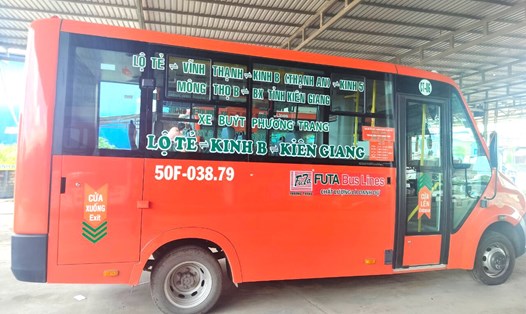 Tuyến xe buýt Lộ Tẻ (Cần Thơ) - Kinh B - Kiên Giang được đưa vào khai thác sau thời gian dài tạm ngưng hoạt động do ảnh hưởng bởi dịch COVID-19. Ảnh: Yến Phương