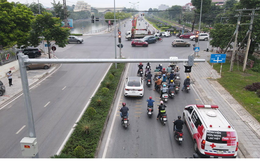 Hơn 200 camera giao thông được lắp đặt trên các tuyến phố để ghi nhận các hành vi vi phạm pháp luật liên quan đến giao thông. Ảnh: Hà Phương
