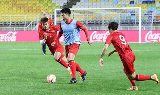 Tuyển Việt Nam chuẩn bị đối đầu đội bóng hàng đầu châu lục là Hàn Quốc. Ảnh: VFF