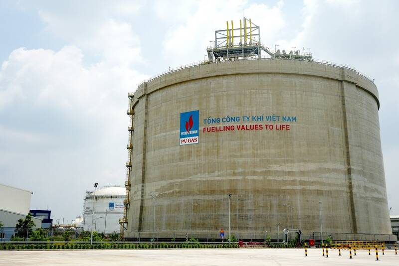 Hệ thống Kho cảng LNG đầu tiên và lớn nhất Việt Nam của PV GAS chuẩn bị đi vào hoạt động. Ảnh: PV GAS