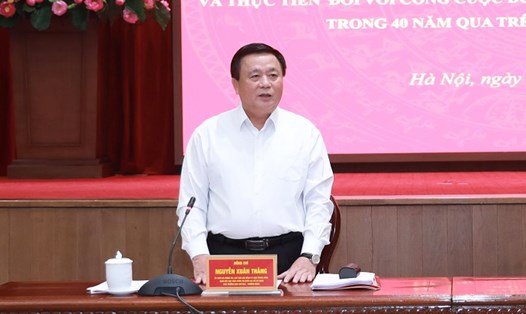 Chủ tịch Hội đồng lý luận Trung ương Nguyễn Xuân Thắng phát biểu tại buổi làm việc. Ảnh: Hanoi.gov.vn