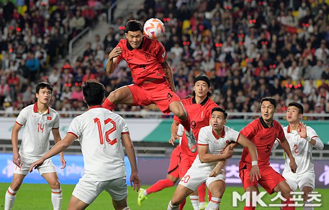 Kim Min-jae sớm ghi bàn mở tỉ số cho đội tuyển Hàn Quốc. Ảnh: MK