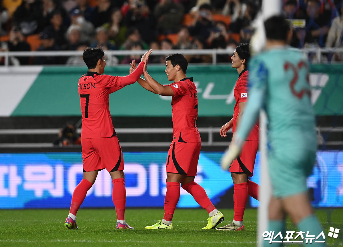 Đội tuyển Hàn Quốc có bàn thắng thứ hai sau gần 30 phút thi đấu. Ảnh: Naver