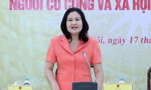 Bà Nguyễn Thị Hà - Thứ trưởng Bộ LĐTBXH chủ trì buổi họp báo. Ảnh: Lương Hạnh.