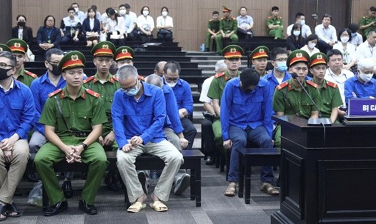 Các bị cáo trong phiên toà liên quan đến sai phạm tại dự án đường cao tốc Đà Nẵng - Quảng Ngãi. Ảnh: Quang Việt