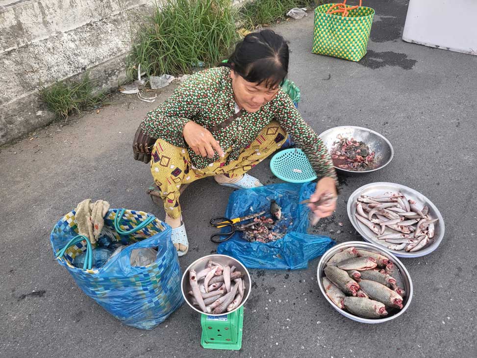 Các tiểu thương tăng giá bán vì vượt ngưỡng chịu đựng. Ảnh: Mỹ Ly