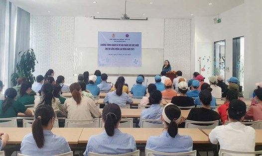 Liên đoàn Lao động tỉnh Quảng Ninh phối hợp với Sở Y tế tổ chức chương trình khám, tư vấn sức khỏe cho nữ công nhân lao động. Ảnh: Cổng TTĐT Hải Hà