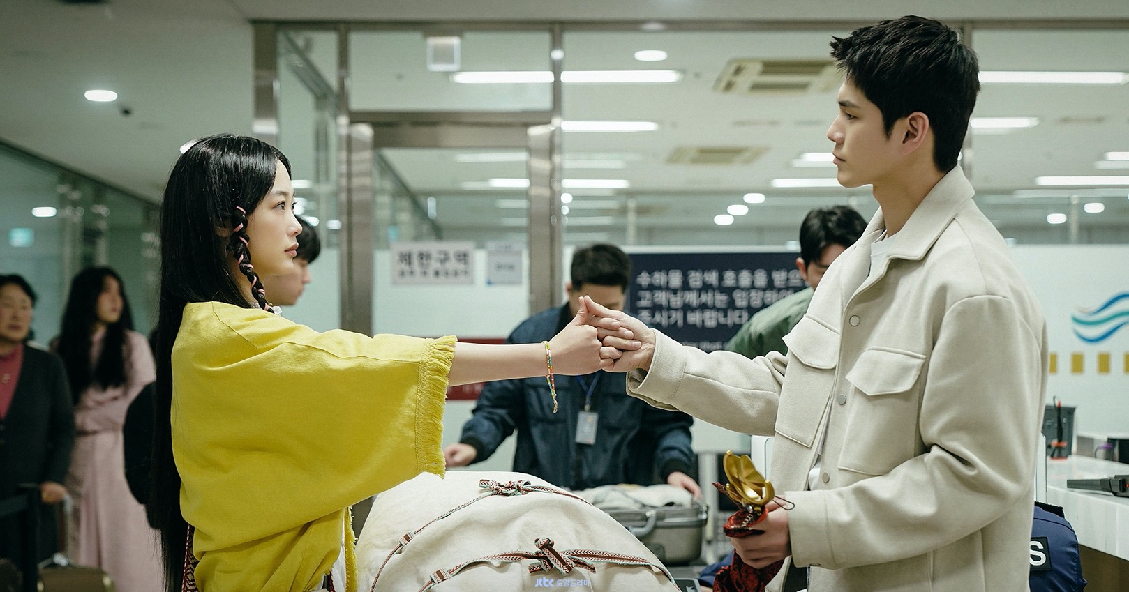 Lee Yoo Mi và Ong Seong Woo. Ảnh: Nhà sản xuất