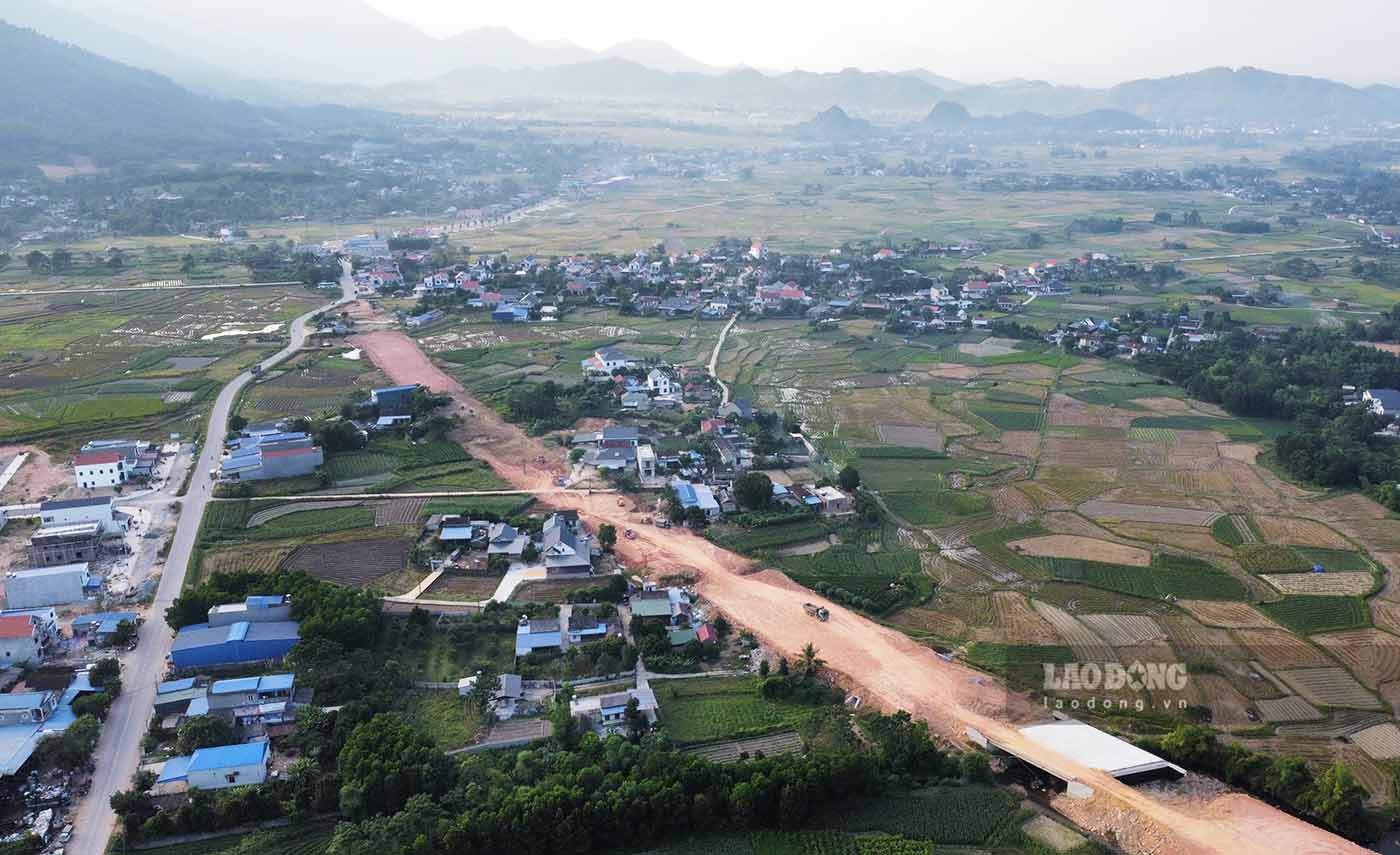 Tại khu vực điểm cuối của dự án đi qua các xã Cát Nê, Ký Phú (Đại Từ) và giao cắt với đường tỉnh 261 sau hơn 1 năm thi công cũng đã cơ bản thông tuyến.