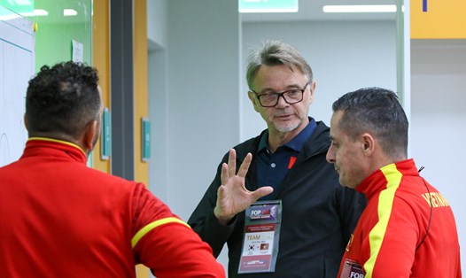 Huấn luyện viên Troussier rút ra nhiều bài học cho tuyển Việt Nam sau 3 trận thua dịp FIFA Days tháng 10. Ảnh: VFF